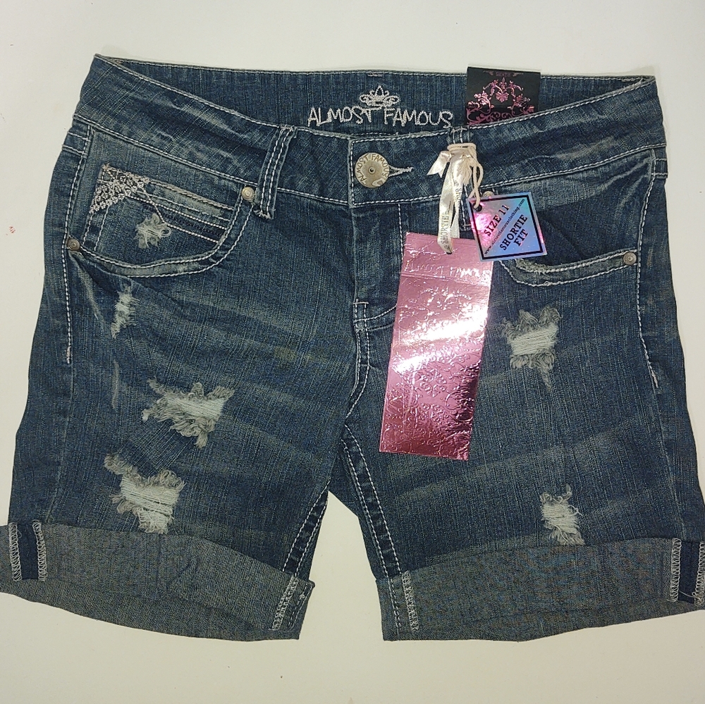 Almost Famous Women's Size 11 Shorts
